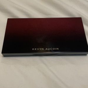 Kevyn Aucoin setting powder/Matte to Glow